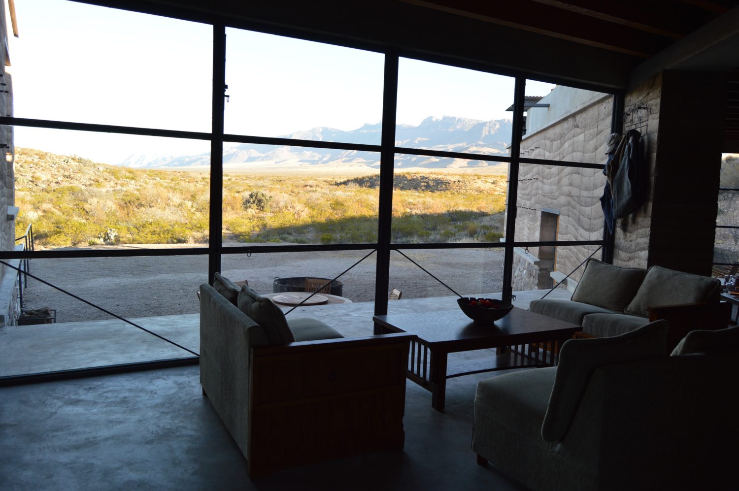 Seating area with windows facing mountains in La Cueva